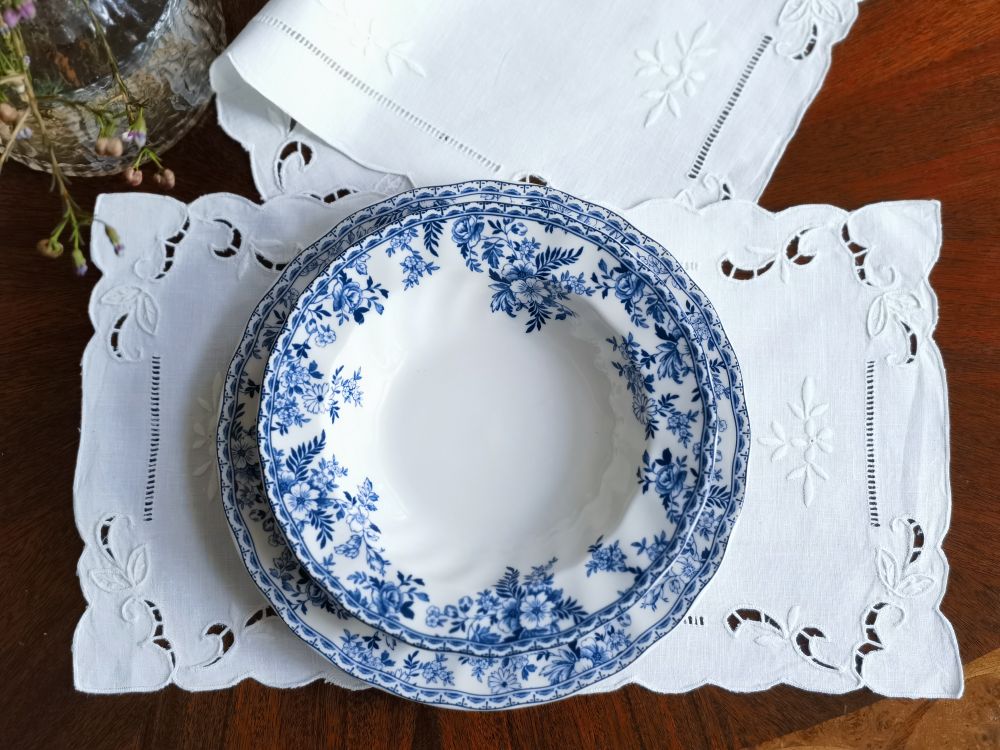 Linen Table Runner - El Yapımı Nakışlı Kenar Dikişli Amerikan